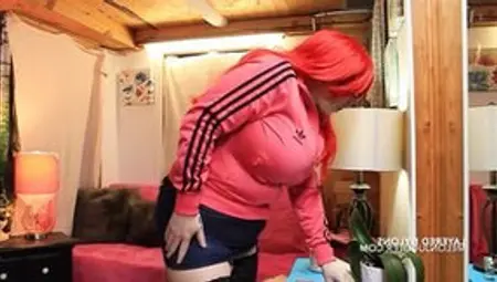 Big Titted Thick Canadian Mom Roxee Robinson Flaunts Her Huge Thick Booty Into Ripped Nylons