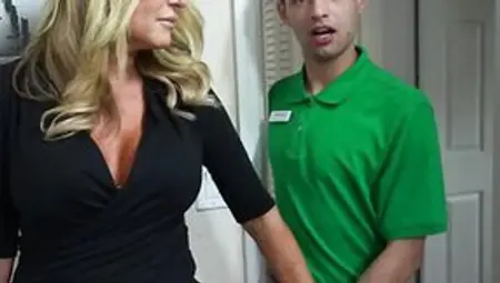 My Hotwife Offer The Grocery Clerk More Than Just A Tip - Jodi West -