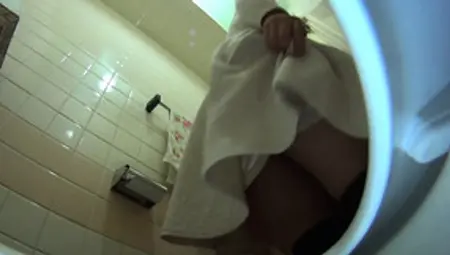 Asian Pees On Public Wc