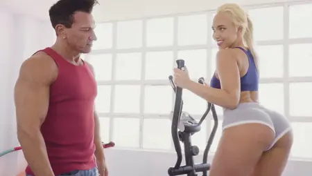 Fit Blonde Jogs And Rides A Cock To Get A Perfect Bottom