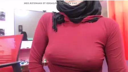 Alluring Islamic Hijabi Breasts On Web Cam