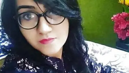 Desi Ex-girlfriend Gives Blowjob In Classroom Mms
