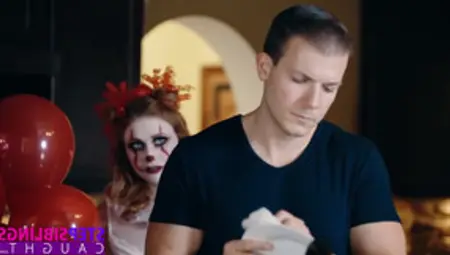 Step Siblings Caught - If Your Stepsister Dressed As A Clown, Would You Fuck Her? - S18:E9