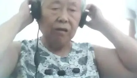 Chat With  Chinese Older Couple