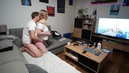 A Pregnant Girl Plays Assasina On Ps4 And Is Fucked By A Man At Home