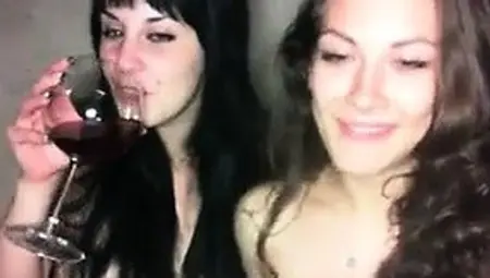 Real Amateur Sorority Babes Going Lesbian During A Party