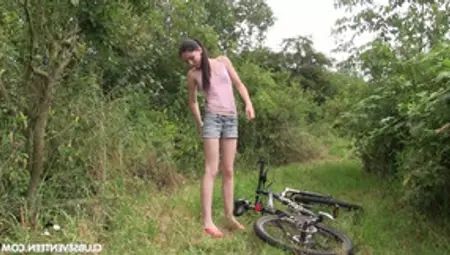 Cute Skinny Babe Mia Evans Gets Horny During Bike Riding