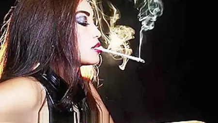 Stunning Mia Smoking In Latex