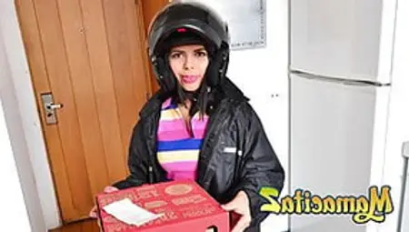 MAMACITAZ &ndash; Latina Lucero Perez Delivers Pizza And Gets Fucked