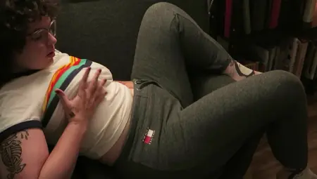Nerdy White Girl With Fat Ass Squirts