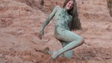 Guy Arrange Romantic Photo Shoot For Nicole Covered With Green Dirt