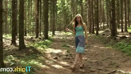 Hippie Babe Natural Pussy Solo In The Woods