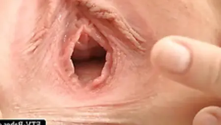 Blondie Wide Spreads Pink Twat Hole In Close-up