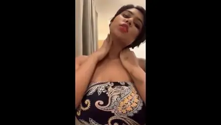 Indian Mature Lady Capture Video For Her Bf