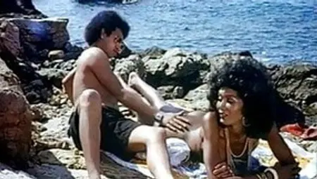 Anomaloi Erotes Sti Santorini (1983, Italy, Full, DVD Rip)