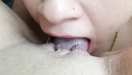 Dyke Making Out And Licking Cunt ( Point Of View )