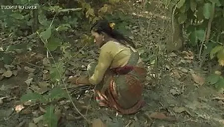 Super Sexy Desi Women Fucked In Forest