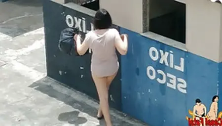 Wife Shows Her Bare Ass In Public
