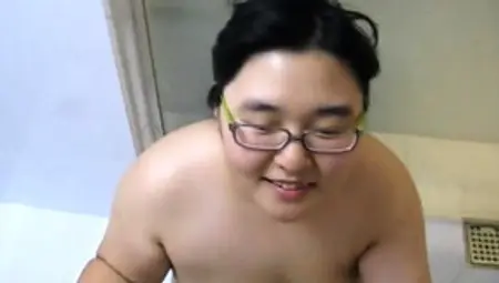 Chubby Korean GF's Golden Shower
