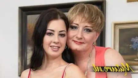 Curvy MILF With Big Natural Tits Has Lesbian Sex With A Skinny Girl