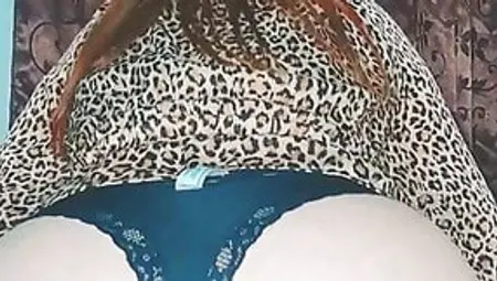 Sexy Beautiful Mexican Teen Milf Takes Off Her Leggings