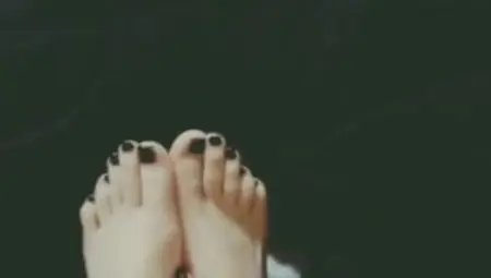 Amber's Feet And Little Toes ??