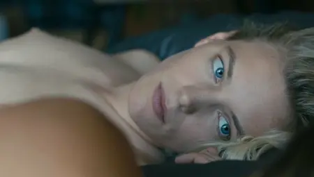 Erotic Canadian - Below Her Mouth (2016) FHD